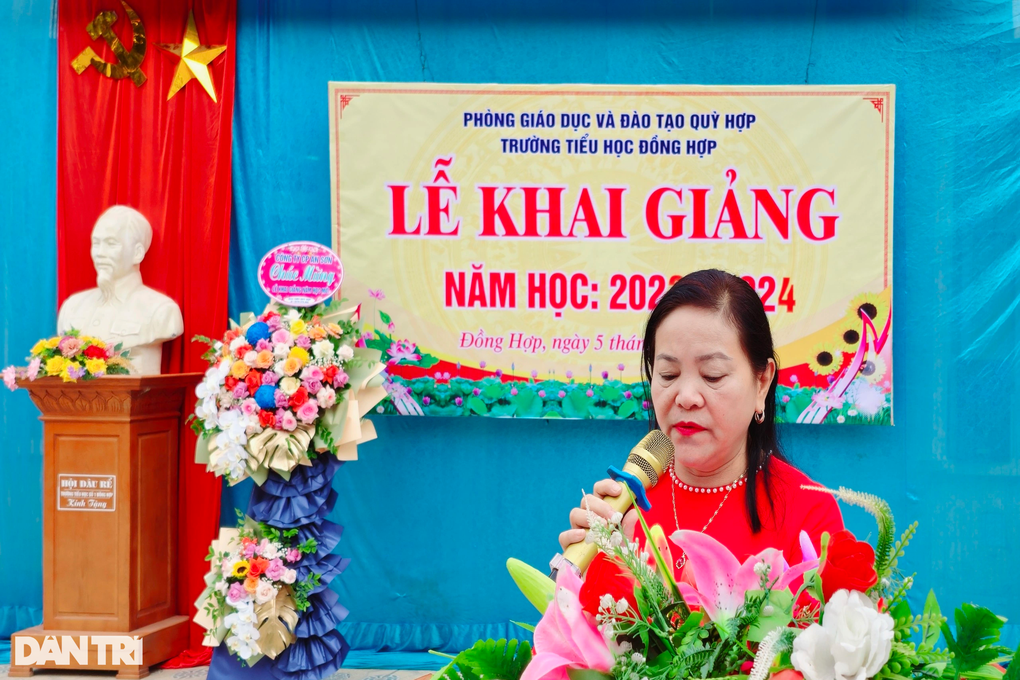 Báo Dân trí tặng thẻ BHYT tới hàng trăm học sinh tại miền Trung - 3 Báo Dân trí tặng thẻ BHYT tới hàng trăm học sinh tại miền Trung - 3