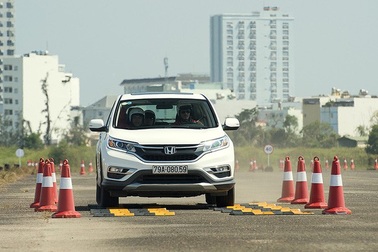 Honda CR-V tiên phong với mức giá "sốc" 958 triệu đồng