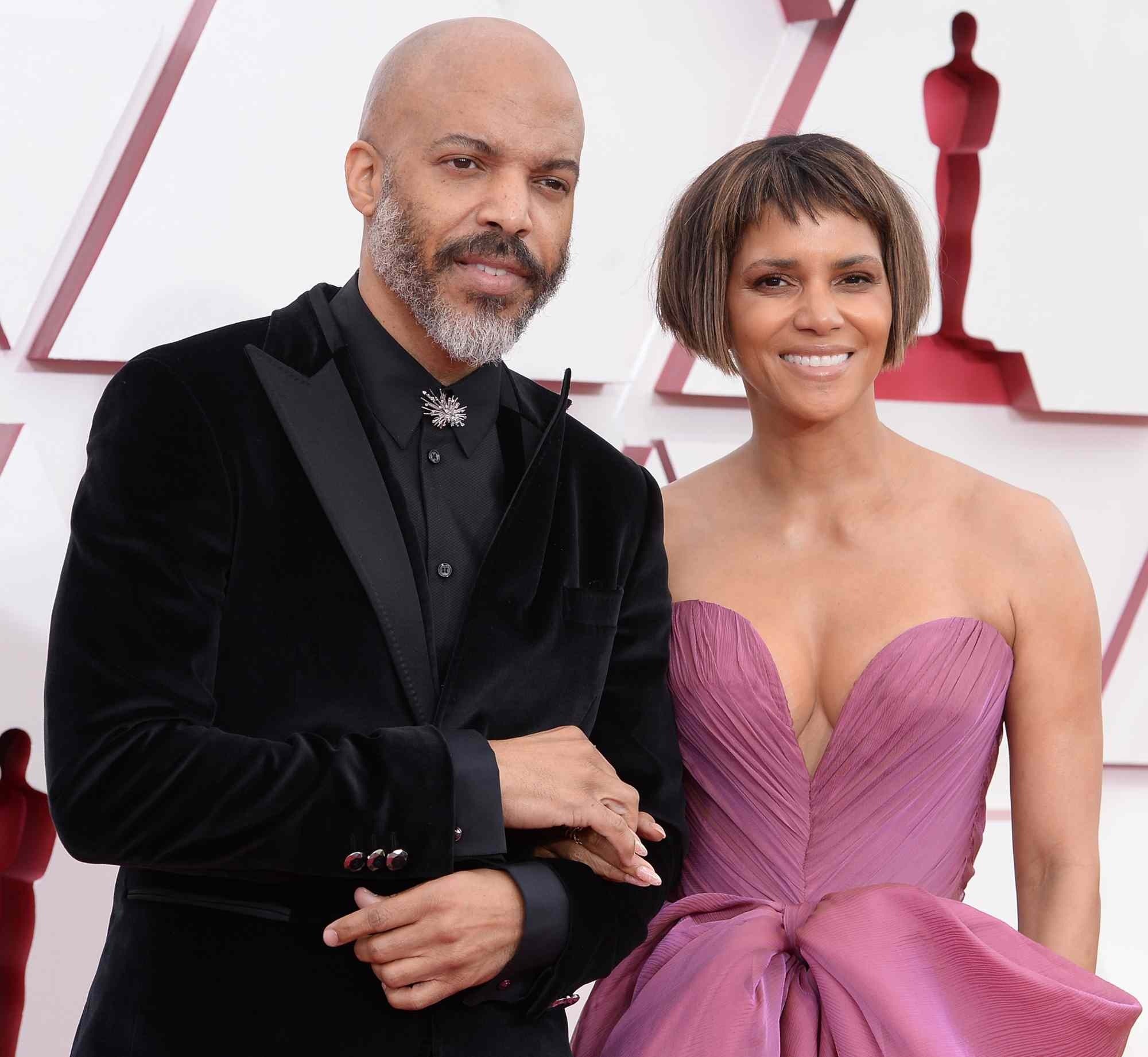 Chồng cũ của miêu nữ Halle Berry ly dị vì cô không muốn nấu ăn - 3