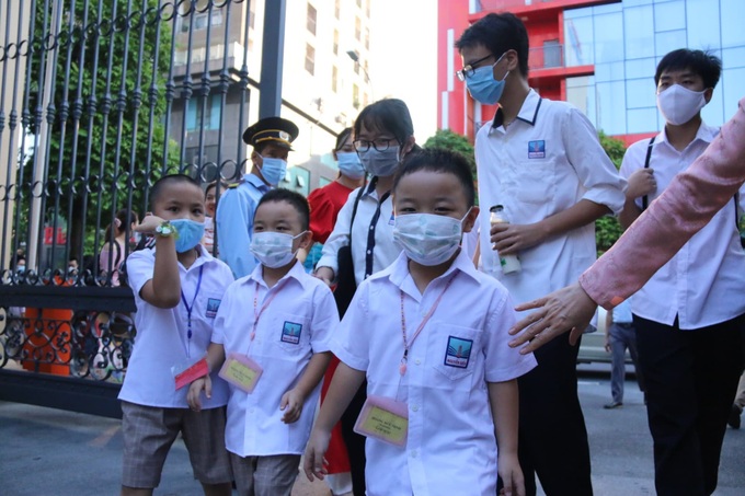 Khai giảng đặc biệt nhất trong lịch sử: Xúc động hình ảnh lễ Khai giảng không học sinh của thầy cô Đà Nẵng - Ảnh 3. Khai giảng đặc biệt nhất trong lịch sử: Xúc động hình ảnh lễ Khai giảng không học sinh của thầy cô Đà Nẵng - Ảnh 3.
