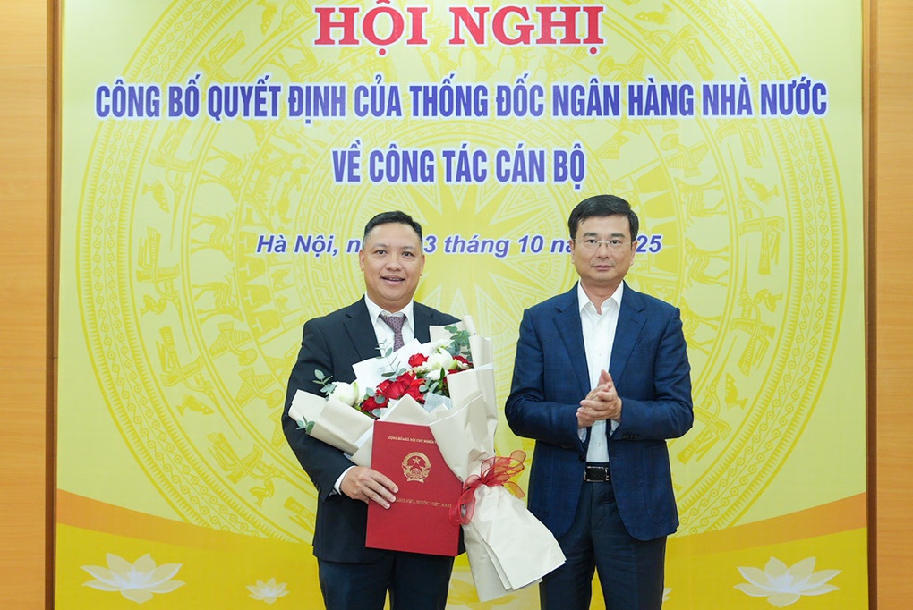 Mr. Nguyen Anh Tuan is the Director of the State Bank Transaction Office - 1 Ông Nguyễn Anh Tuấn làm Giám đốc Sở Giao dịch Ngân hàng Nhà nước - 1