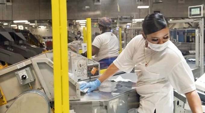 Cập nhật dịch COVID-19: Thêm 2 quốc gia có ca mắc bệnh, Anh đã qua thời kỳ đỉnh cao của dịch - Ảnh 1. Cập nhật dịch COVID-19: Thêm 2 quốc gia có ca mắc bệnh, Anh đã qua thời kỳ đỉnh cao của dịch - Ảnh 1.