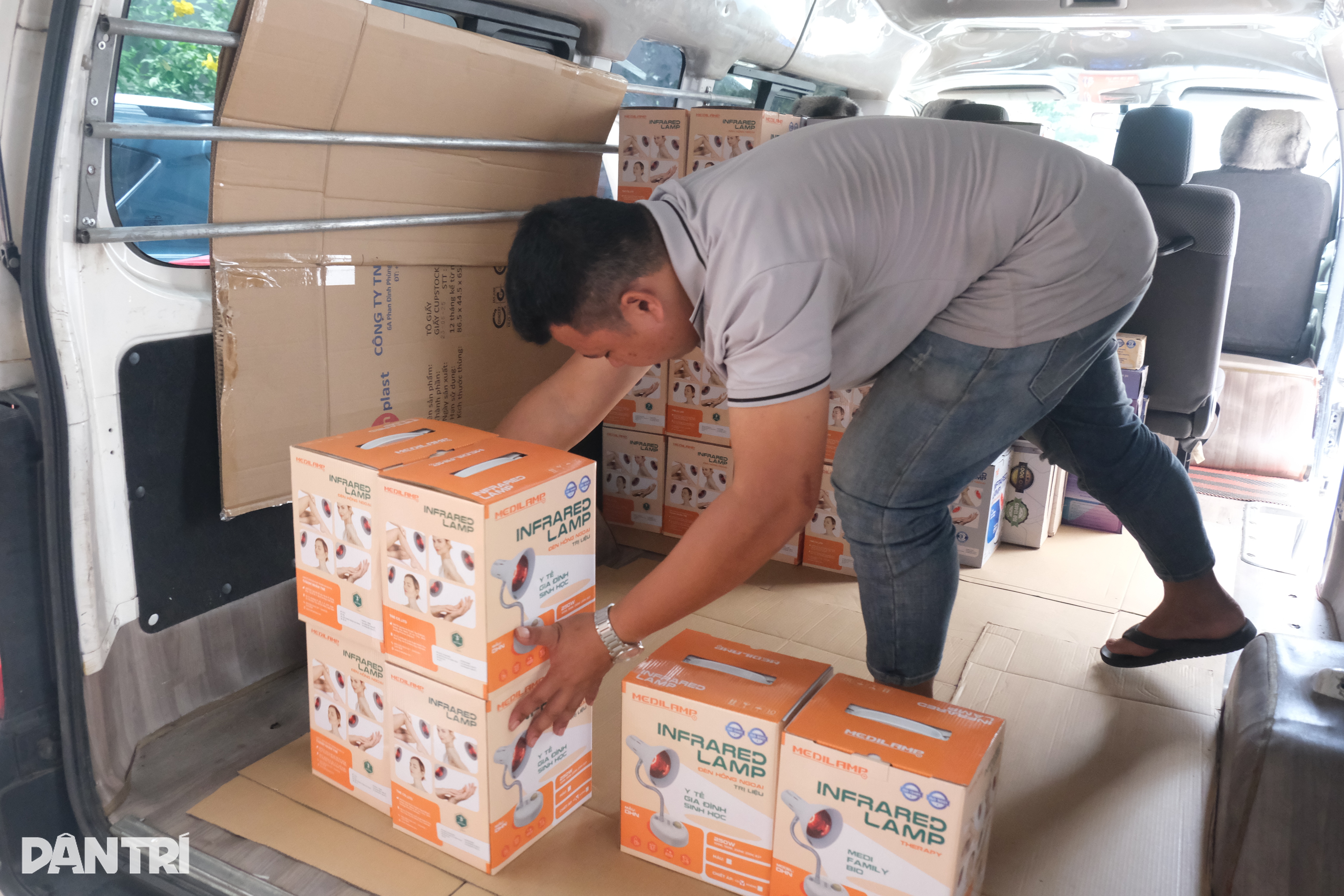 Chiếc đèn gù, ống lấy máu và bài học để thiết bị y tế Việt vươn ra thế giới - 1 Chiếc đèn gù, ống lấy máu và bài học để thiết bị y tế Việt vươn ra thế giới - 1