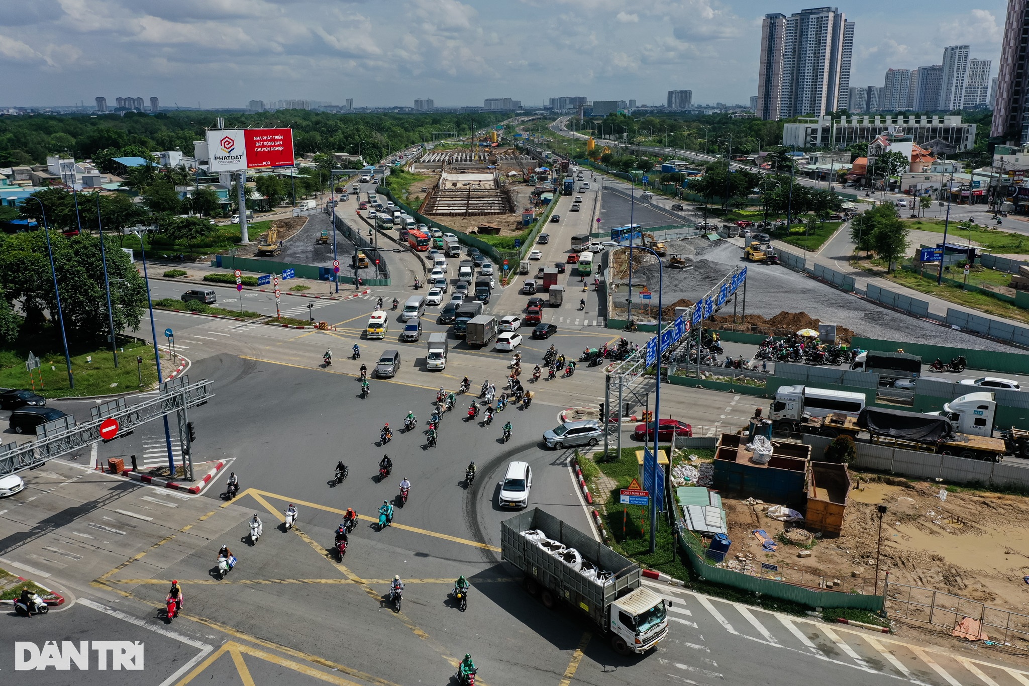 Lô cốt gây ách tắc nhiều tuyến đường ở cửa ngõ phía Đông TPHCM - 1 Lô cốt gây ách tắc nhiều tuyến đường ở cửa ngõ phía Đông TPHCM - 1