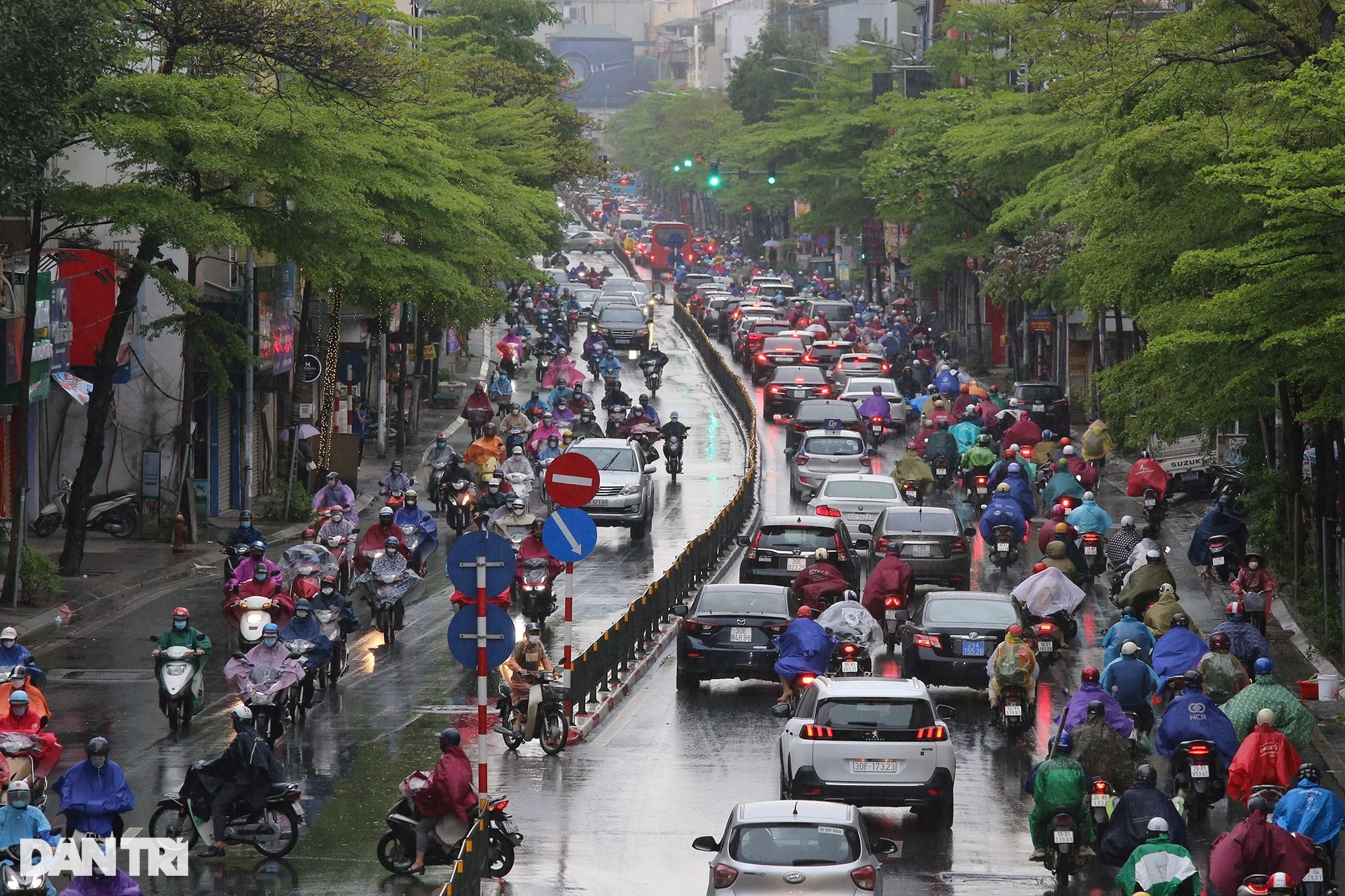 Đường phố ùn tắc giờ cao điểm, bình thường cũ ở Hà Nội đã quay trở lại? - 7 Đường phố ùn tắc giờ cao điểm, bình thường cũ ở Hà Nội đã quay trở lại? - 7