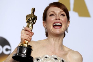 Julianne Moore giành giải Nữ diễn viên xuất sắc nhất