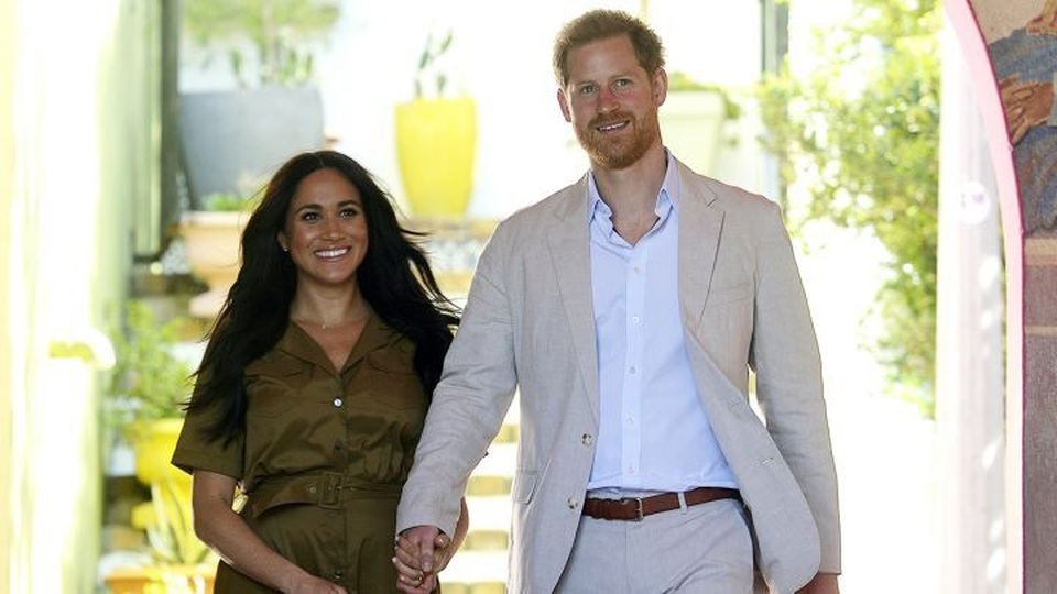 Vừa ra ở riêng, vợ chồng Hoàng tử Harry tính mua biệt thự 27 triệu USD ở Canada - 1 Vừa ra ở riêng, vợ chồng Hoàng tử Harry tính mua biệt thự 27 triệu USD ở Canada - 1