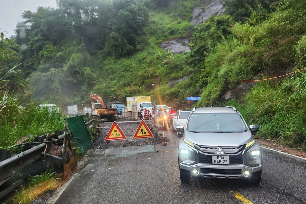 Dừng sửa chữa đèo Bảo Lộc tránh ùn tắc giao thông dịp Quốc khánh - 2 Dừng sửa chữa đèo Bảo Lộc tránh ùn tắc giao thông dịp Quốc khánh - 2