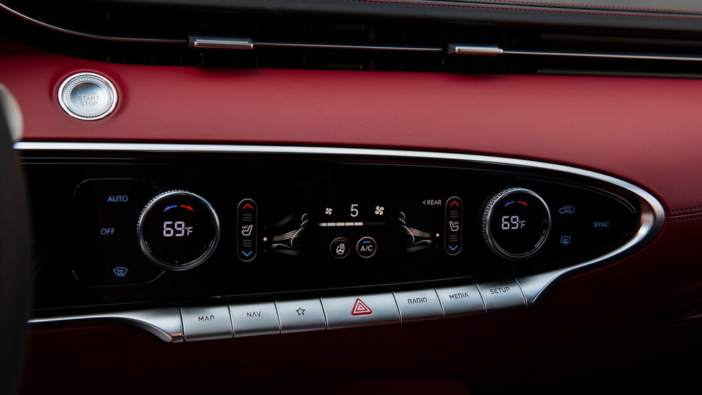 Genesis GV70 vượt qua loạt đối thủ giành vương miện ngay trên đất Mỹ - 6 Genesis GV70 vượt qua loạt đối thủ giành vương miện ngay trên đất Mỹ - 6