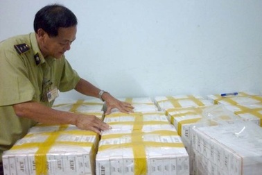 Bắt xe tải vận chuyển 12.000 bao thuốc lá ngoại nhập lậu