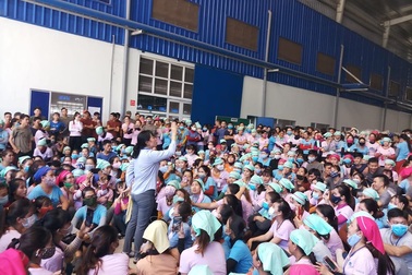 Quảng Nam: Bức xúc vì suất ăn nghi có giòi, hàng ngàn công nhân ngưng việc