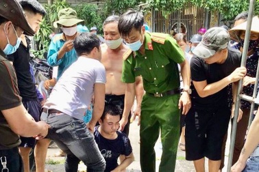 Người dân và 2 chiến sĩ công an kịp thời ứng cứu nam sinh nhảy cầu tự vẫn