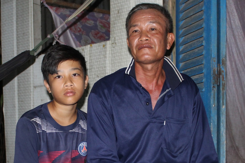 Người chồng đêm đêm đi bắt chuột kiếm tiền chữa bệnh cho vợ - 3 Người chồng đêm đêm đi bắt chuột kiếm tiền chữa bệnh cho vợ - 3