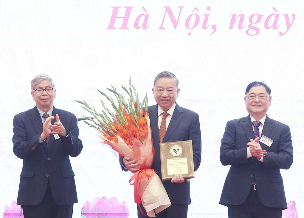 Phát biểu của Tổng Bí thư tại cuộc gặp mặt các trí thức, nhà khoa học - 2 Phát biểu của Tổng Bí thư tại cuộc gặp mặt các trí thức, nhà khoa học - 2
