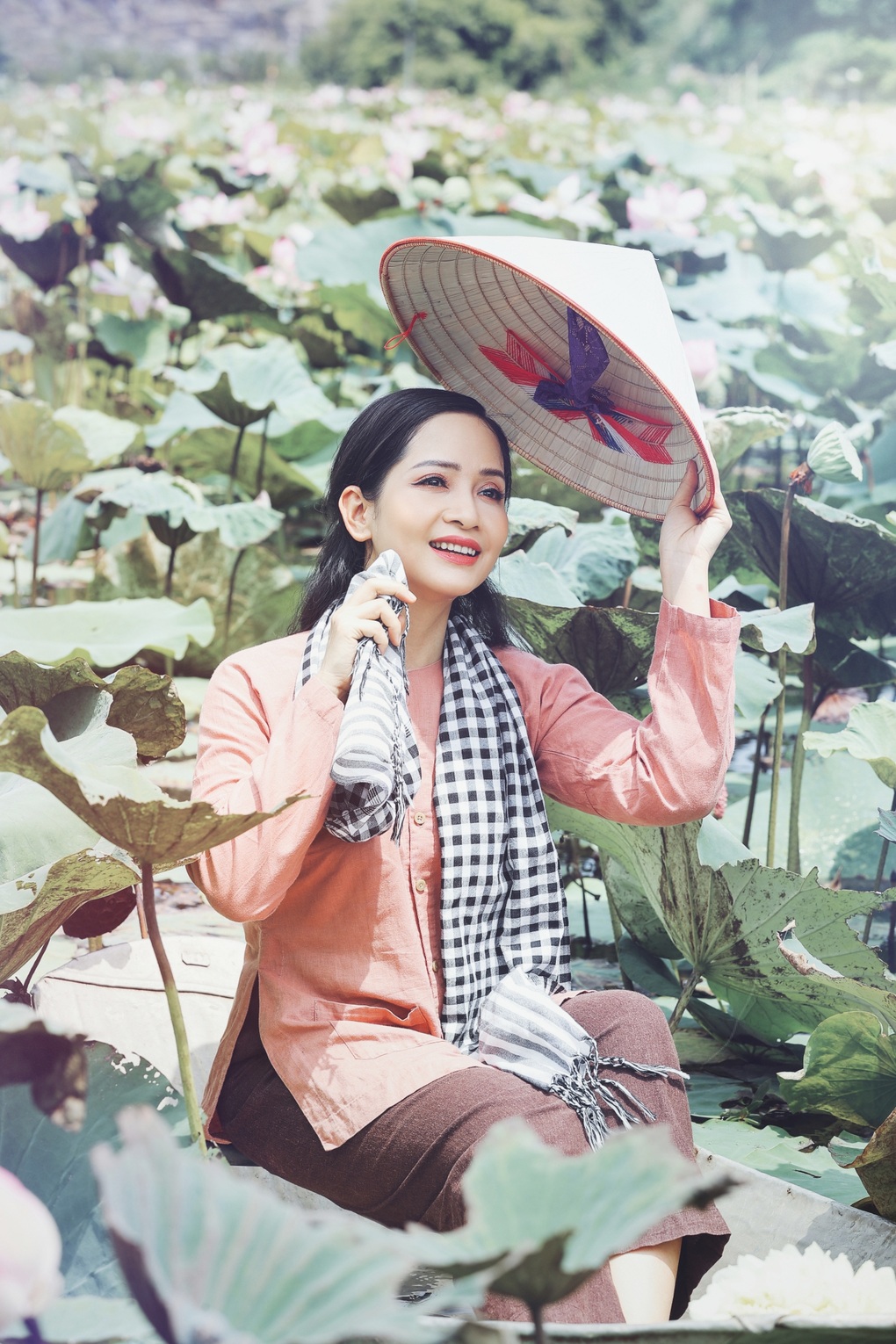 Diệu Thảo Phía trước là bầu trời gây bất ngờ với nhan sắc sau hơn 20 năm - 7 Diệu Thảo Phía trước là bầu trời gây bất ngờ với nhan sắc sau hơn 20 năm - 7