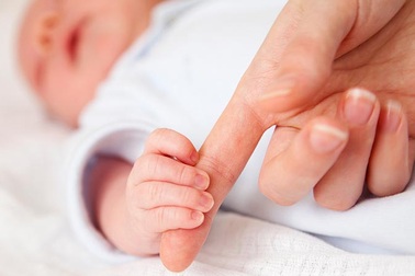 Bé sơ sinh 3 ngày tuổi đã mắc bệnh lậu vì lây từ mẹ