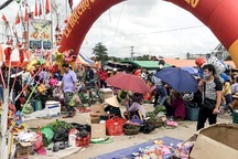 Vạn người nô nức trẩy hội chợ Gò lúc mờ sáng mồng 1 Tết ở Bình Định