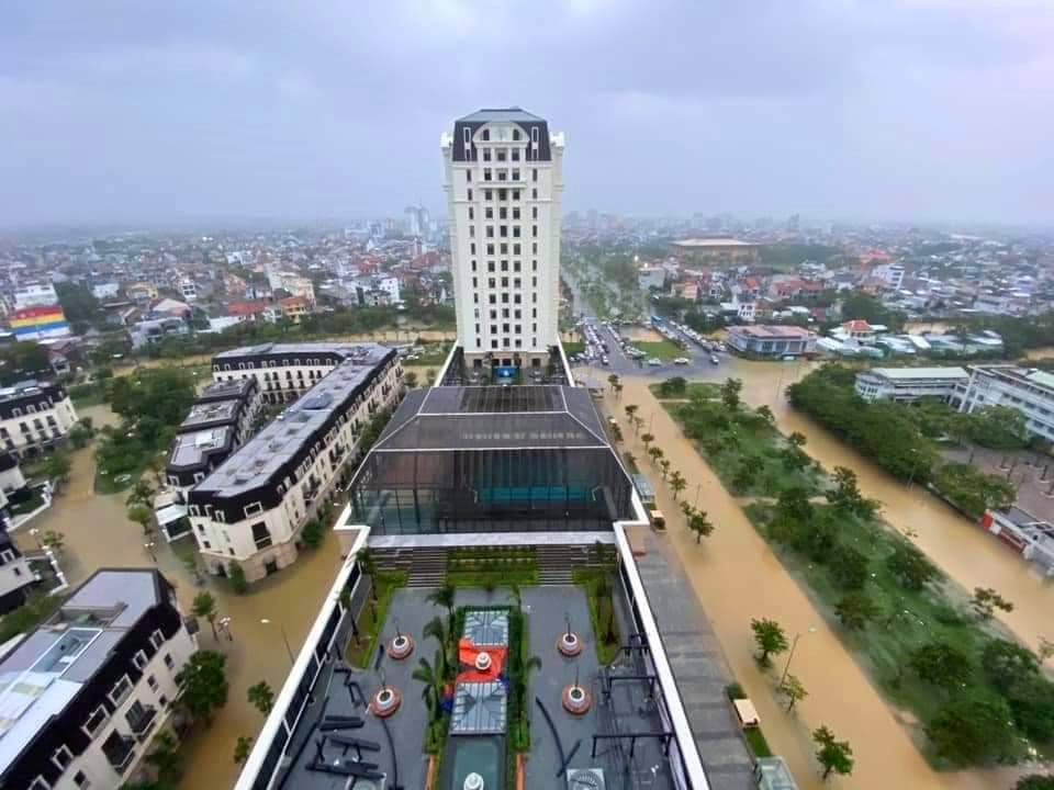 Người dân trú trên gác mái, cho lợn lên giường tránh lũ - 14 Người dân trú trên gác mái, cho lợn lên giường tránh lũ - 14