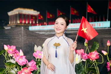 Nữ ca sĩ Gen Z Hà Quỳnh Như 3 lần hát mở màn mừng sinh nhật Bác trên VTV