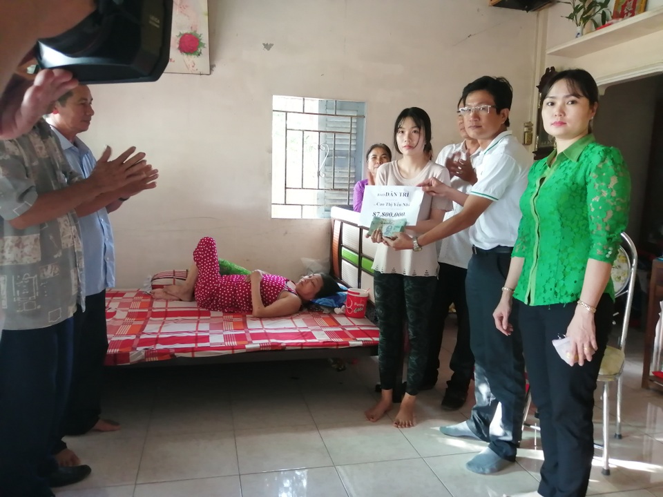 Cô gái mượn nhà lập bàn thờ cho cha” được bạn đọc giúp đỡ số tiền lớn - 1 Cô gái mượn nhà lập bàn thờ cho cha” được bạn đọc giúp đỡ số tiền lớn - 1