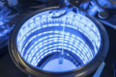 Vật liệu mới có khả năng làm sạch không khí và tạo ra năng lượng mặt trời