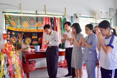 Thủ tướng Nguyễn Xuân Phúc thăm hỏi, tri ân đến “người thầy viết thư xin sách cho học trò”