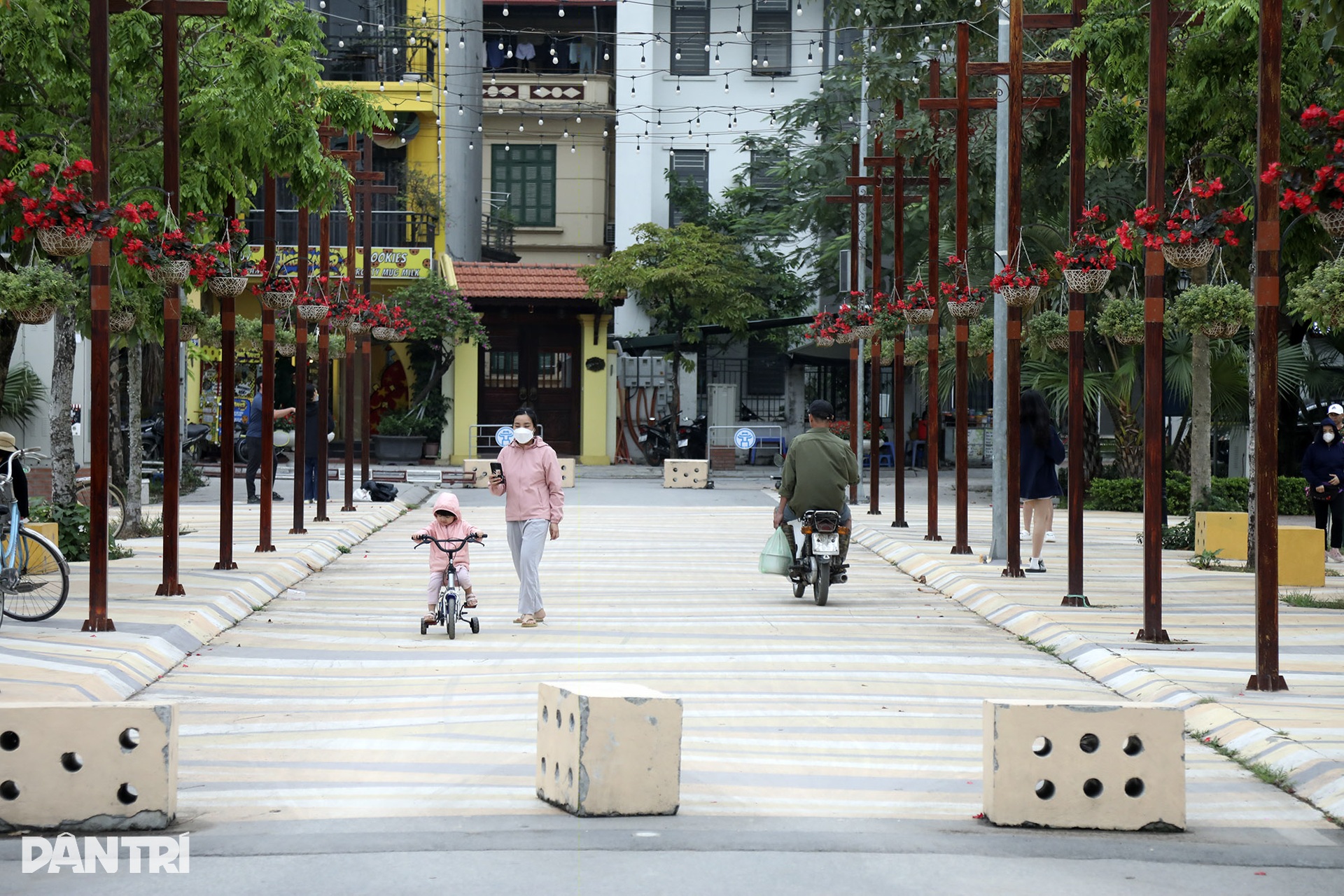 Hà Nội: Phố đi bộ xa trung tâm ế ẩm, vắng khách - 11 Hà Nội: Phố đi bộ xa trung tâm ế ẩm, vắng khách - 11