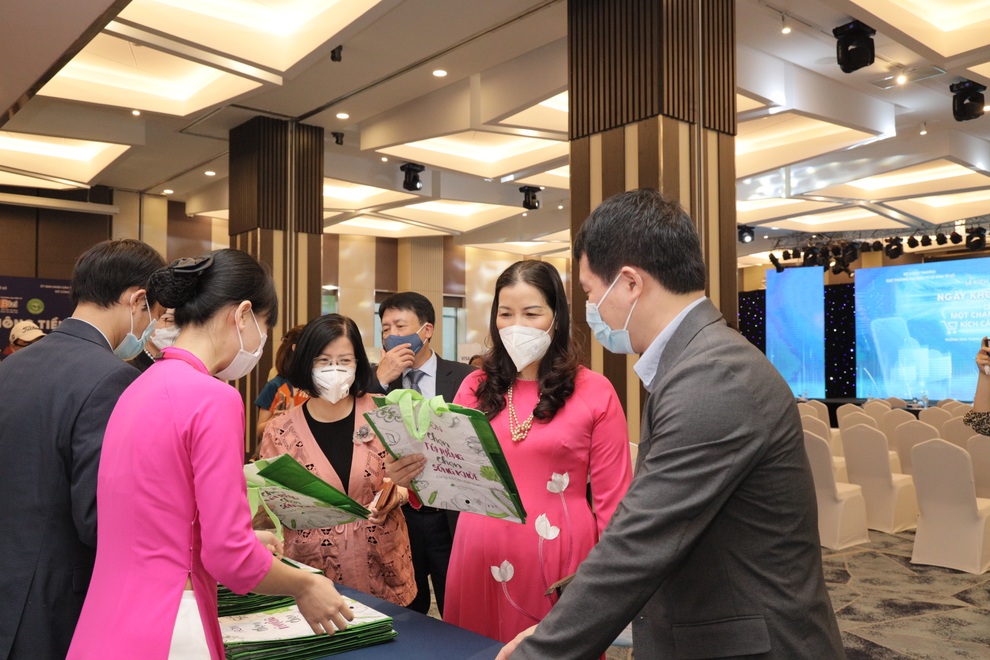 Đẩy mạnh thanh toán không tiền mặt, tăng tốc phát triển thương mại điện tử - 2 Đẩy mạnh thanh toán không tiền mặt, tăng tốc phát triển thương mại điện tử - 2