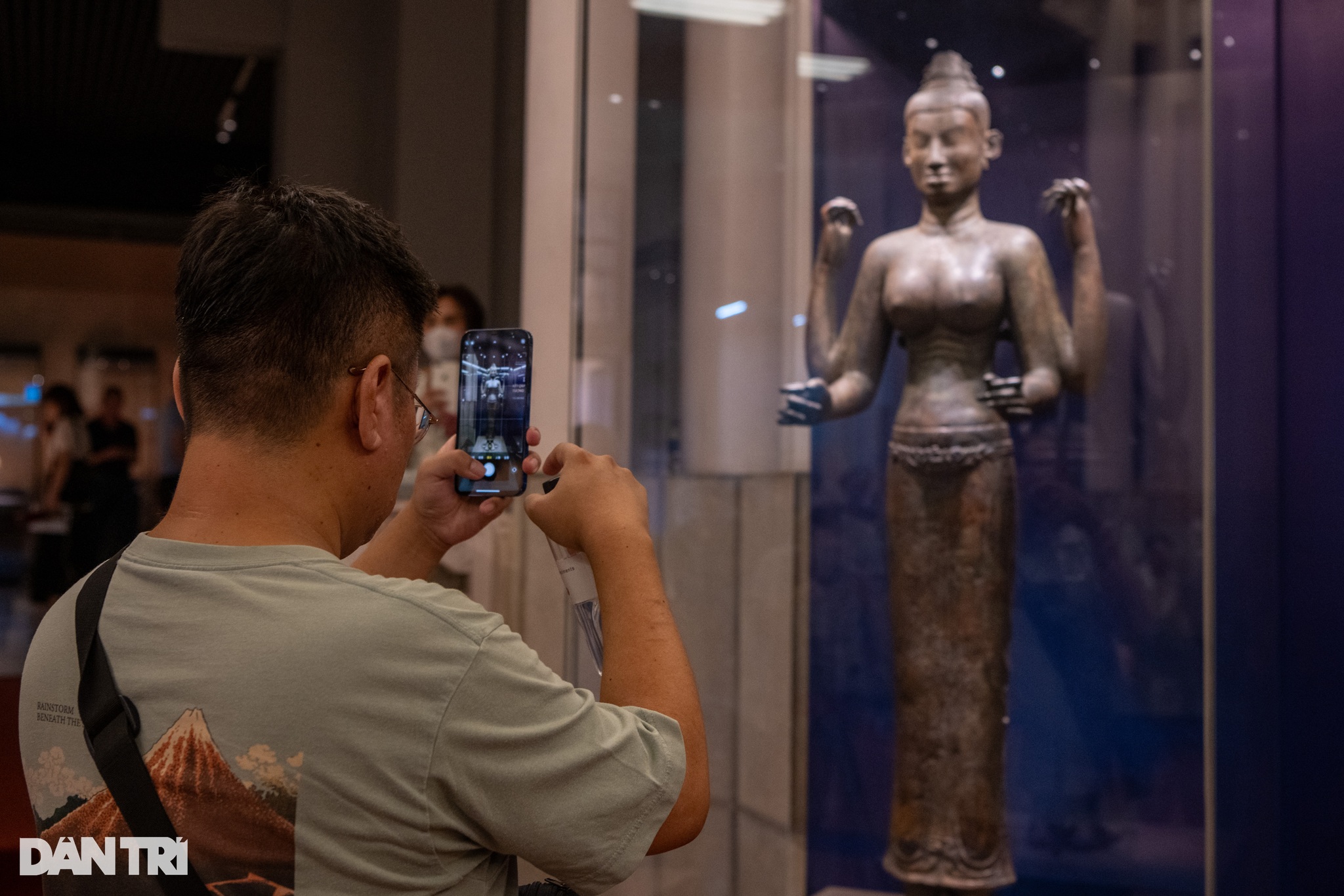 View - Lần đầu người dân Thủ đô được chiêm ngưỡng tượng đồng Nữ thần Durga | Báo Dân trí