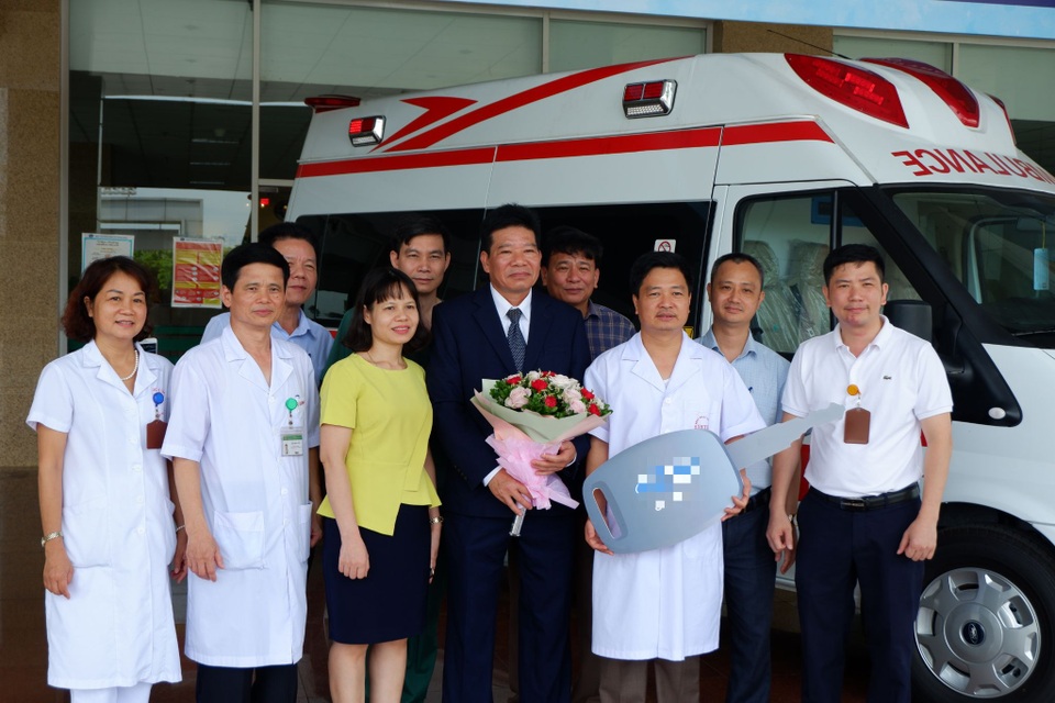 Cận cảnh xe cấp cứu áp lực âm đầu tiên tại Việt Nam phục vụ chống Covid-19 - 1 Cận cảnh xe cấp cứu áp lực âm đầu tiên tại Việt Nam phục vụ chống Covid-19 - 1