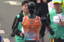 Kết quả cuộc thi chạy bán marathon đầu tiên giữa con người và robot