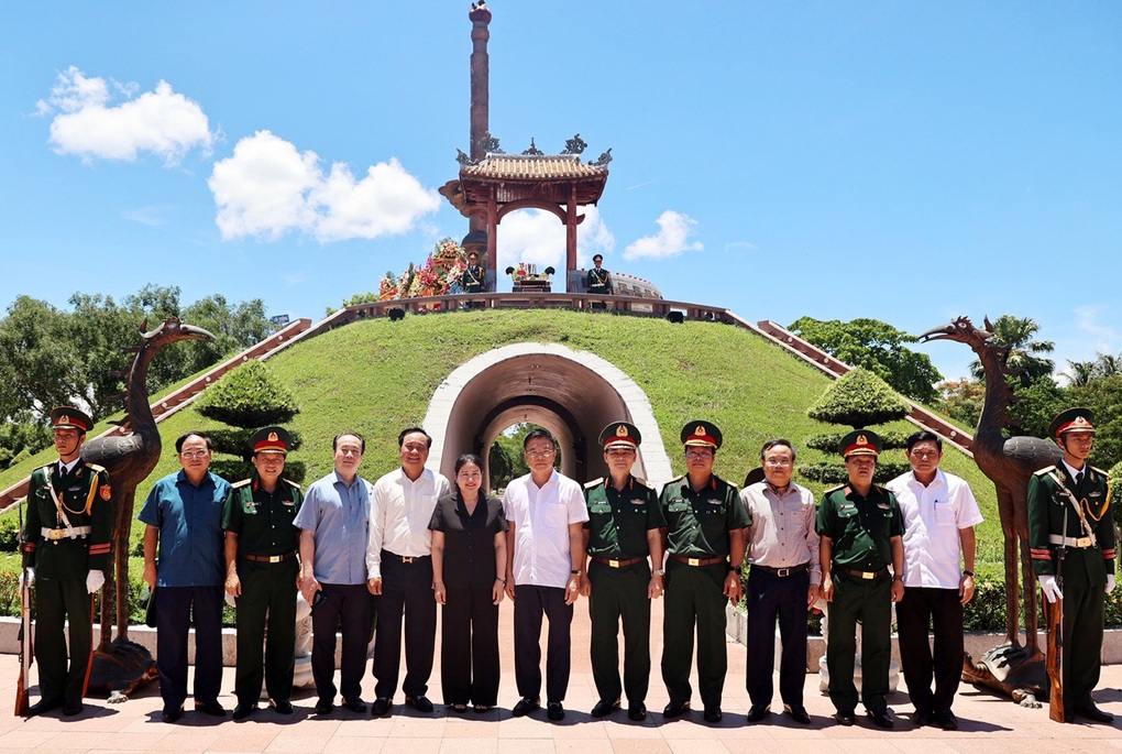Phó Thủ tướng thăm, tặng quà Mẹ Việt Nam anh hùng, thương binh ở Quảng Trị - 4 Phó Thủ tướng thăm, tặng quà Mẹ Việt Nam anh hùng, thương binh ở Quảng Trị - 4