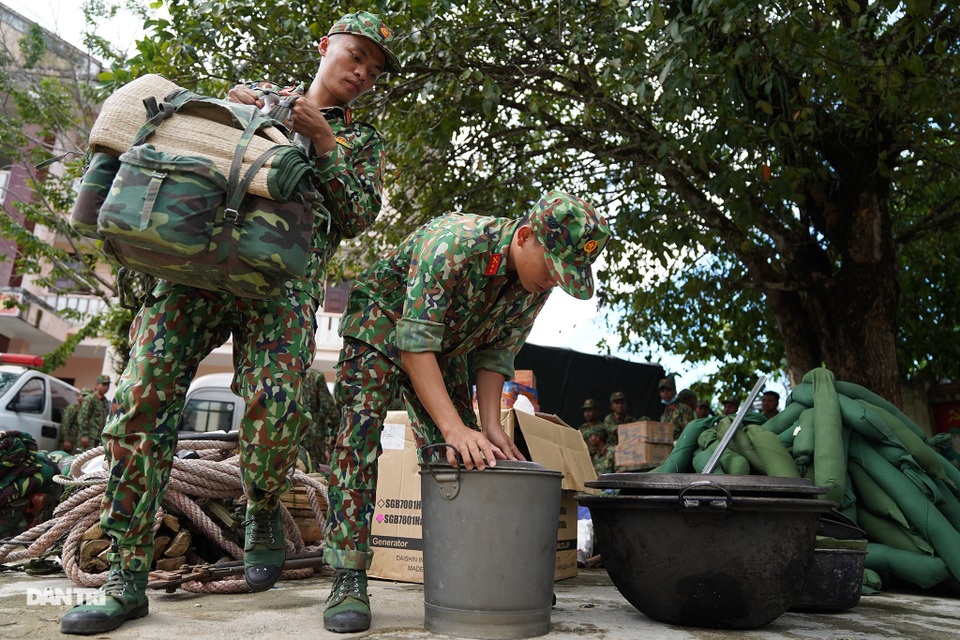 Đơn vị công binh sửa soạn trang bị, sẵn sàng vào điểm sạt lở Trà Leng - 10 Đơn vị công binh sửa soạn trang bị, sẵn sàng vào điểm sạt lở Trà Leng - 10