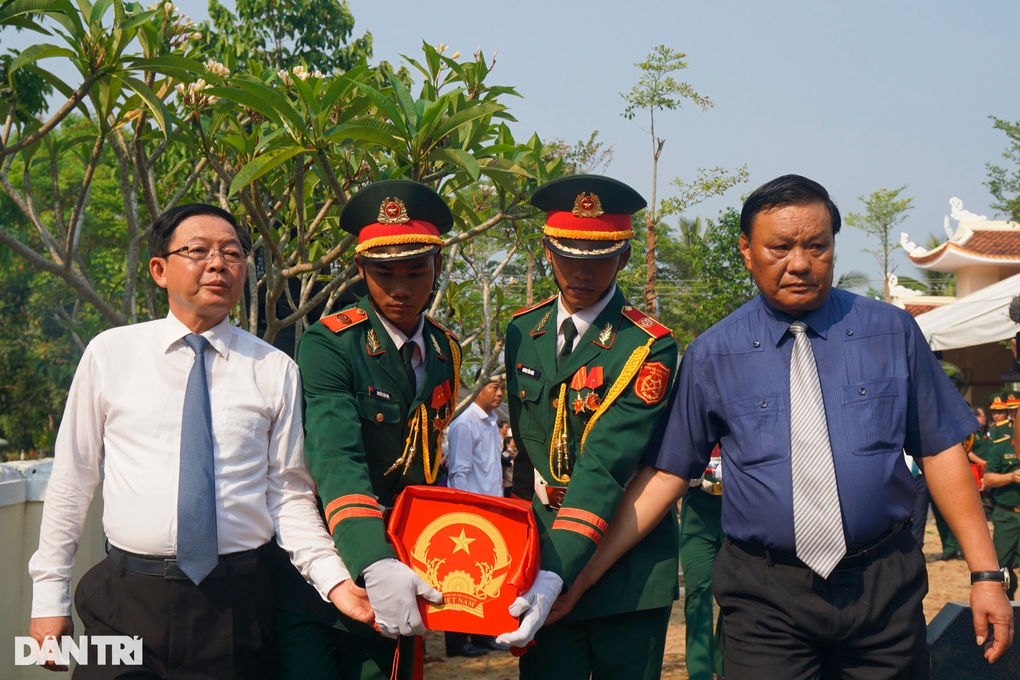 Gần 50 năm qua cha mẹ mãi trông ngóng anh về - 1 Gần 50 năm qua cha mẹ mãi trông ngóng anh về - 1