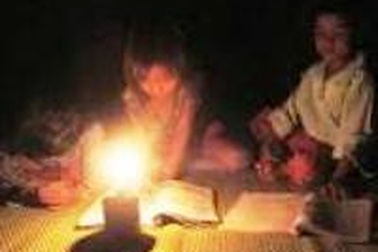 Hơn 23.000 hộ nghèo được hỗ trợ tiền điện thắp sáng