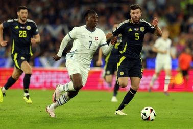 Scotland chia điểm, chia hy vọng cùng với Thụy Sĩ