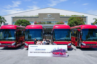 Thaco Auto bàn giao 10 xe buýt cao cấp Mercedes - Benz cho Công ty Liên Hưng