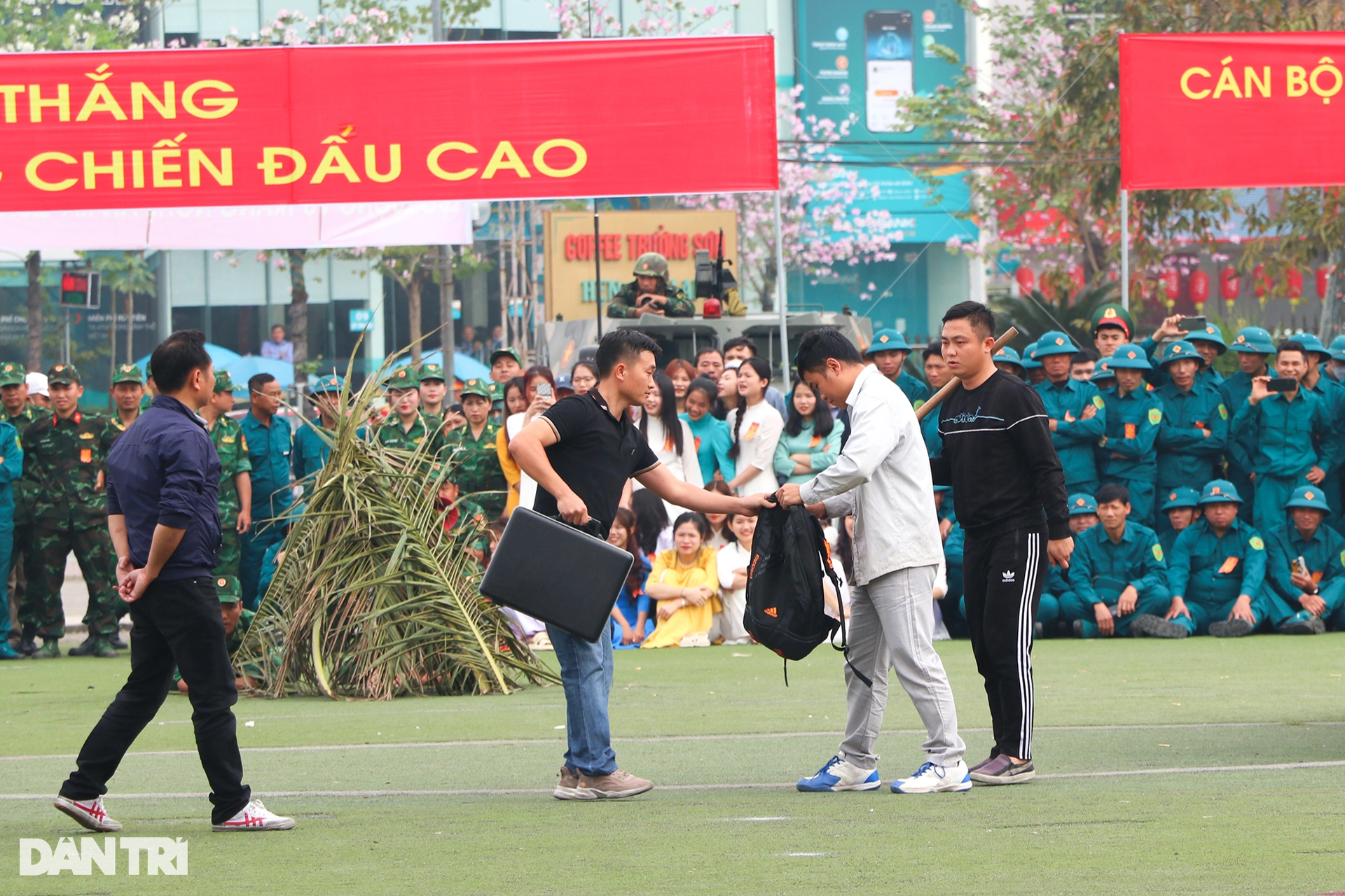 Nữ trinh sát biên phòng tay không bắt đối tượng buôn bán ma túy - 7 Nữ trinh sát biên phòng tay không bắt đối tượng buôn bán ma túy - 7