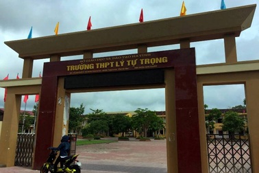 Cấm giáo viên nữ mặc váy vì... sợ ảnh hưởng đến học sinh