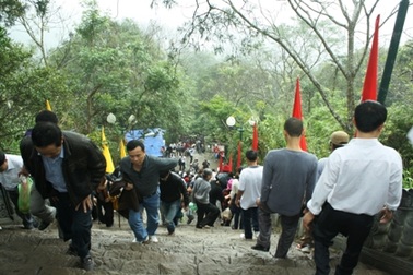Yên Tử "trầm lặng" bất ngờ trong ngày khai hội