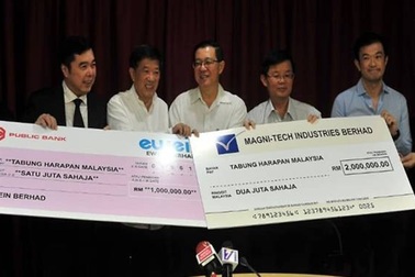 Người dân Malaysia góp gần 7 triệu USD giúp chính phủ trả nợ