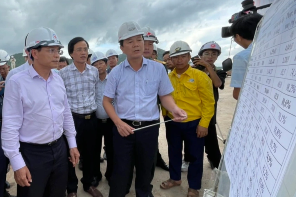 Bộ trưởng GTVT chỉ đạo gỡ vướng trên dự án cao tốc Bắc - Nam - 1 Bộ trưởng GTVT chỉ đạo gỡ vướng trên dự án cao tốc Bắc - Nam - 1
