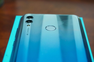 Đập hộp Honor 10 Lite - smartphone tầm trung sắp bán ở Việt Nam với giá khoảng 5 triệu đồng