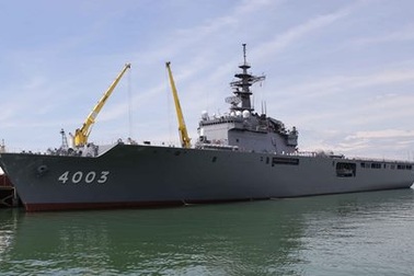 Cận cảnh tàu đổ bộ của Nhật Bản tại cảng Tiên Sa 