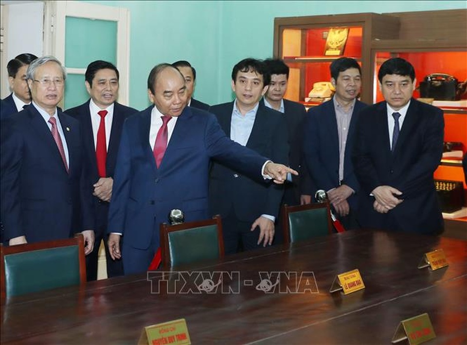 Thủ tướng vào Lăng viếng Bác nhân 45 năm Ngày thống nhất đất nước - 4 Thủ tướng vào Lăng viếng Bác nhân 45 năm Ngày thống nhất đất nước - 4