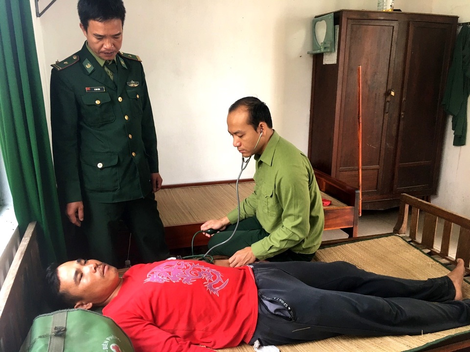 Chìm tàu trên biển, 11 thuyền viên được cứu sống - 2 Chìm tàu trên biển, 11 thuyền viên được cứu sống - 2