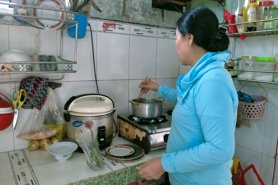 Tết và niềm trăn trở của người lao động nghèo xa quê - 1 Tết và niềm trăn trở của người lao động nghèo xa quê - 1
