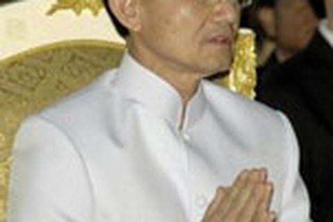 Thủ tướng chấp nhận từ chức, sân bay bắt đầu mở cửa trở lại