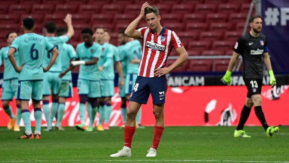 Luis Suarez nhạt nhòa, Atletico chỉ còn hơn Real Madrid 3 điểm - 9 Luis Suarez nhạt nhòa, Atletico chỉ còn hơn Real Madrid 3 điểm - 9
