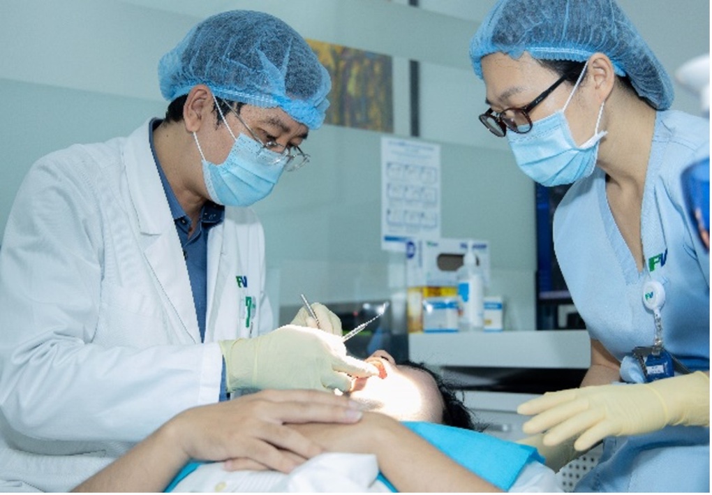 BS Nguyễn Thanh Tùng: Không chỉ giúp bệnh nhân dứt bệnh trước mắt mà còn vì sức khỏe dài lâu - 2 BS Nguyễn Thanh Tùng: Không chỉ giúp bệnh nhân dứt bệnh trước mắt mà còn vì sức khỏe dài lâu - 2